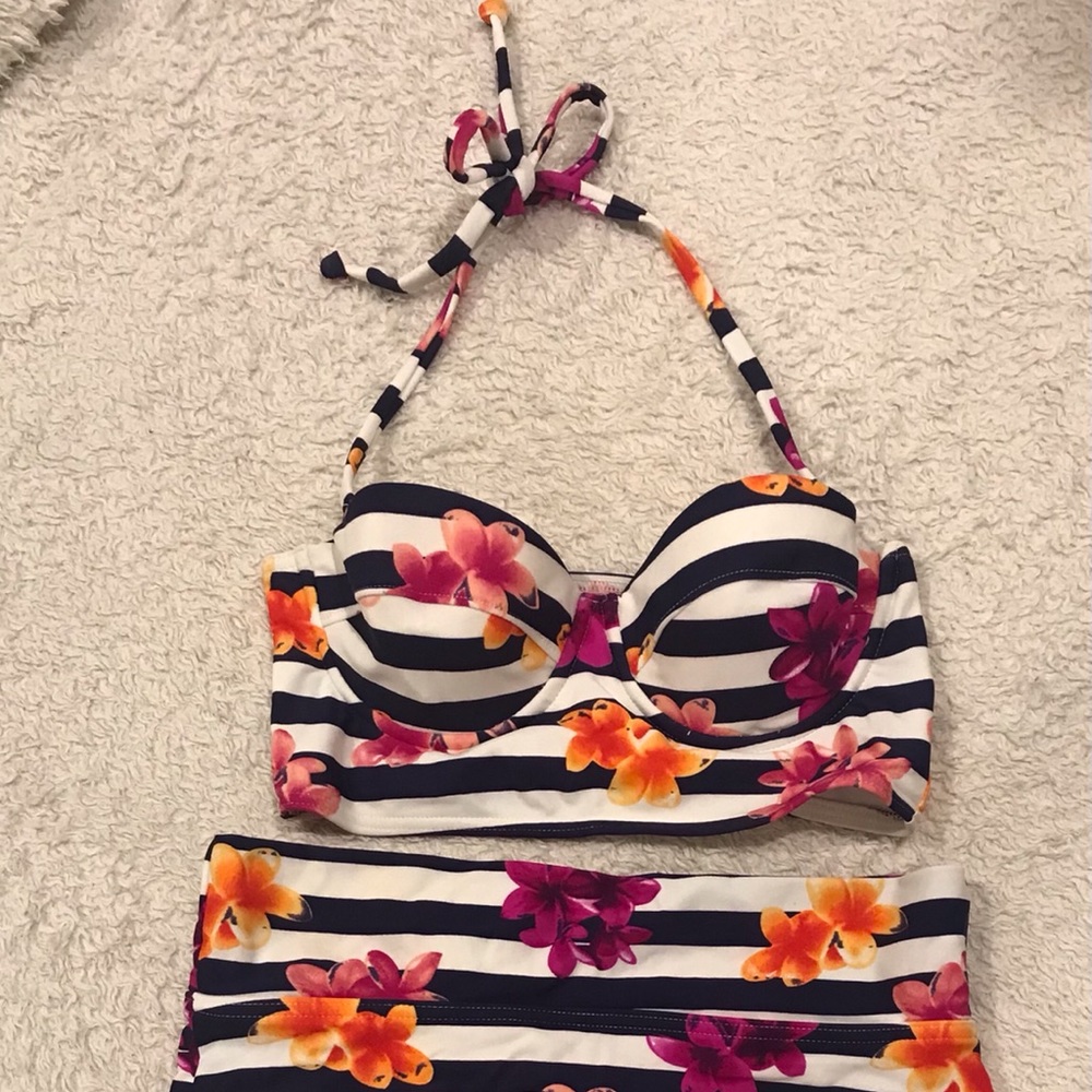 NEW dELiA*s Dolls Kill Floral Stripe Midkini Set